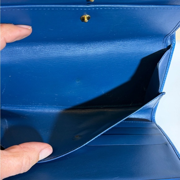 Louis Vuitton Blue Epi Wallet - Picture 7 of 10